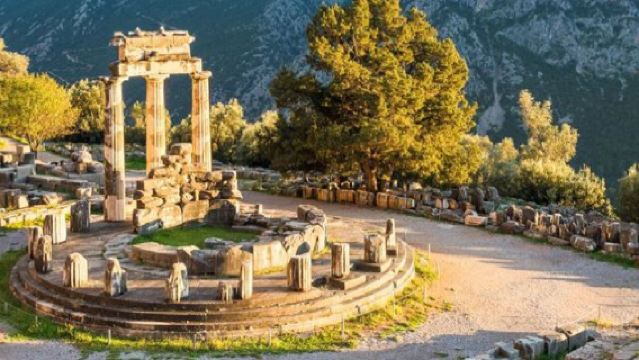 Berlepas dari Athens: Lawatan Sewa Peribadi Sehari ke Tapak Bersejarah Delphi, Bandar Pergunungan Arachova dan Air Terjun Levadia
