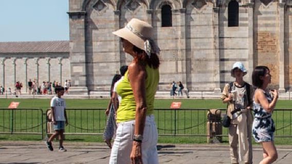 From Livorno: Day Trip to Pisa and Cinque Terre's Manarola