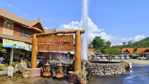 Chiang Rai Day Tour from Chiang Mai :Red, White and Blue Temples