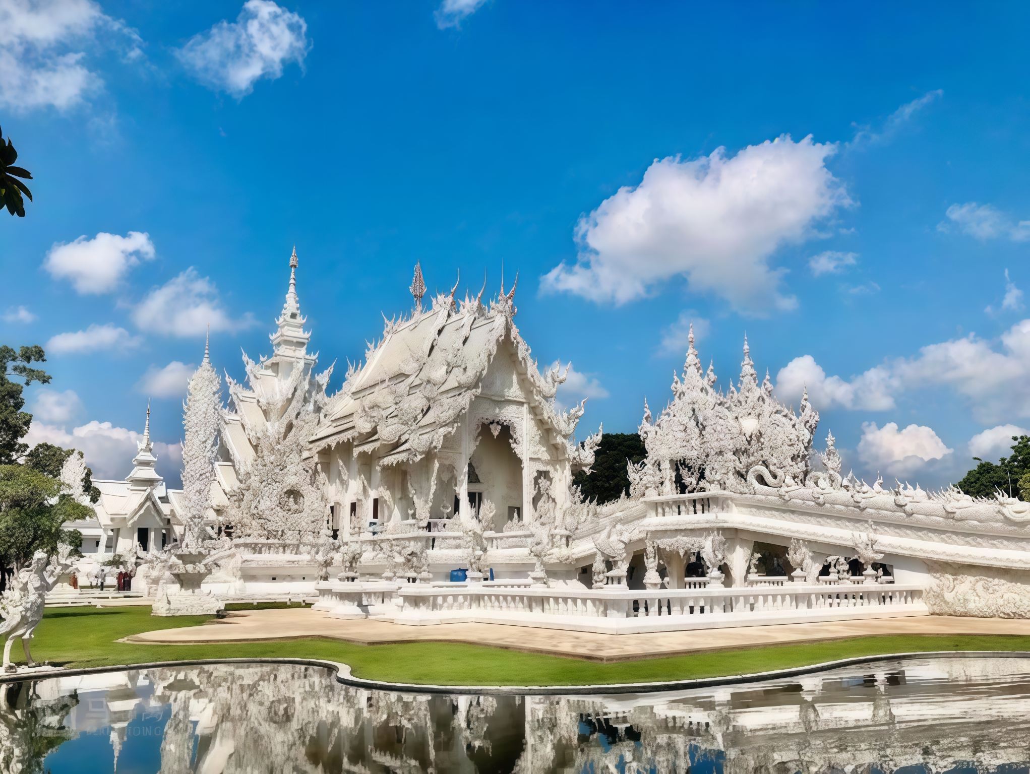 Chiang Rai 1-day tour to three temples, check in at the blue, white, and black surreal art landmarks, and immerse yourself in dreamy architecture