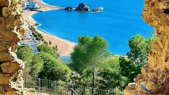 Spain [Classic Twin Cities] Encounter of Ancient Towns and Bays (Girona + Tossa de Mar)