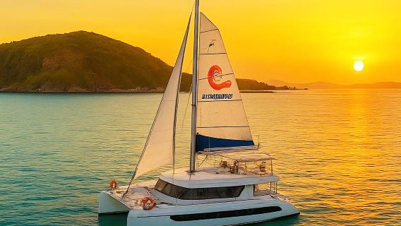 Pelayaran kapal layar saat matahari terbenam di Pulau Phu Quoc (bersama/disewa) + snorkeling + memancing di laut dalam + barbekyu makanan laut