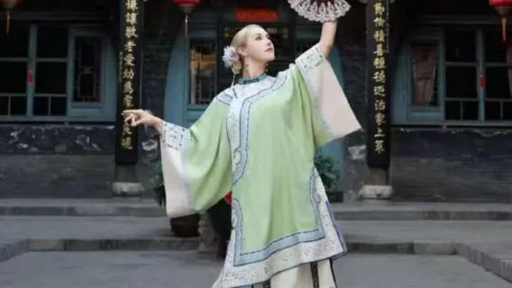Jinzhong Jinyao ancient-style costume experience (optional photographer service + experience oriental beauty)