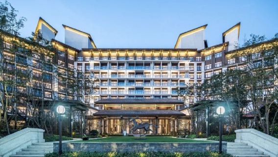 [Hefei Sunac Yongle Banshan Hotel] Deluxe Garden/Lake View Room + Breakfast for Two + Happy Combo Ticket for Two to Hefei Sunac Land