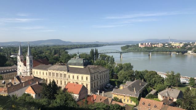 匈牙利布達佩斯來回-多瑙河灣三小鎮一日遊【中文包車上門接】