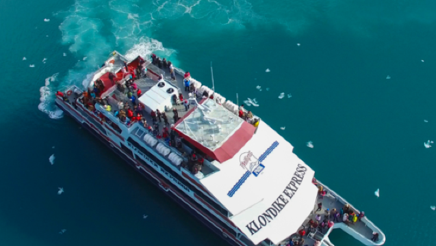 Passeio de um dia em Whittier, a cidade portuária militar, com cruzeiro pelos glaciares