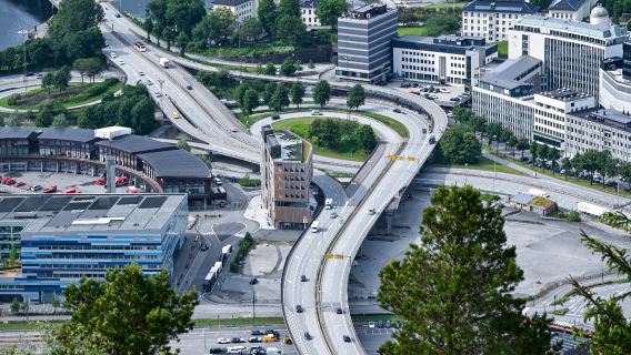 Noruega: La puerta de entrada a los fiordos de Bergen (Plaza Torgallmenningen + Catedral de Bergen)