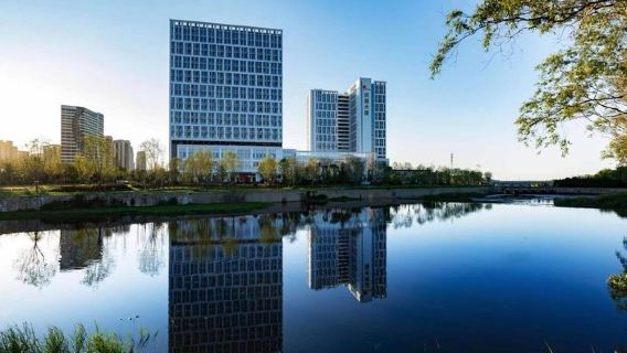 One night in a superior room at Yantai Phoenix Hotel + breakfast for two