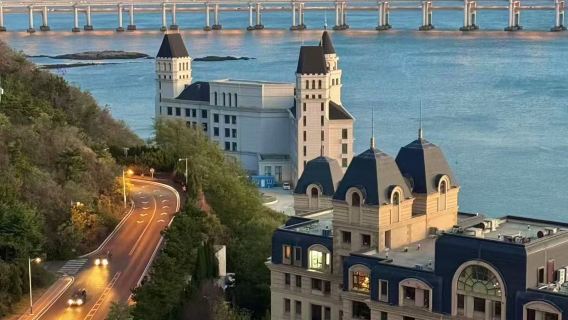 Dalian Sahil Şehir Turu | Xinghai Meydanı + Sahil Yolu + Kaplan Koyu [Kaliteli Özel Araçla Gezi]