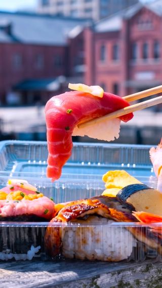 Fukuoka Seafood Market & Local Flavors Day Tour with Mojiko Retro & Kokura Area (English/Korean Guide)