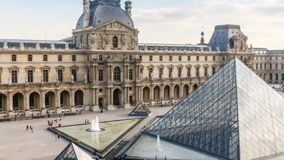 Paris Museum Pass (включает Лувр, Версальский дворец, Триумфальную арку, музей Орсе и другие популярные достопримечательности)