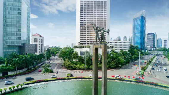 Jakarta Walking Tour With MRT | Multilingual Guide
