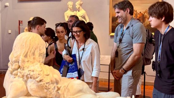 Skip the line: Uffizi and Accademia Small Group Walking Tour