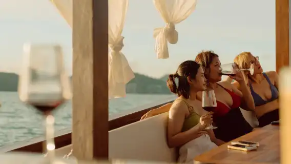 【普吉島長尾船包船】珊瑚島/ 蛋島 / 皇帝島，路線可選｜親子餵魚・情侶浮潛・網紅拍同款