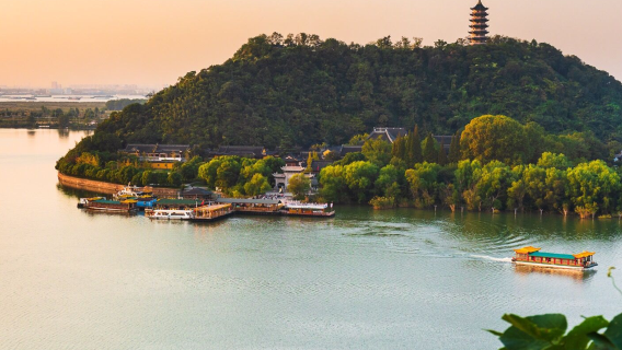 Vehículo servicio de coche privado con conductor en Zhenjiang, guía, intérprete, acompañante local, recogida, exposición turística, inspección comercial, acompañamiento médico.