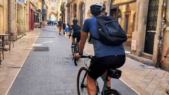 Bordeaux by Gravel Bike : Monumets, vineyards & wine tasting