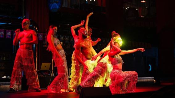 Cena con fuochi d'artificio, sinfonia e spettacolo "Il bacio del mare"