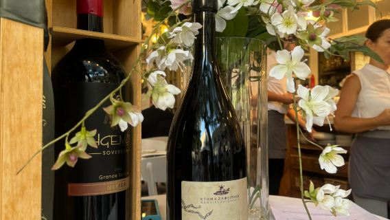 เอเธนส์ ประเทศกรีซ การจองที่นั่งร้านอาหาร Kosmikon ร้านอาหารยอดนิยม