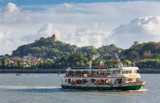 廈門鼓浪嶼深度遊+萬國建築人文解說之旅 （小團私享可2人起訂&專業導遊陪同 & 來回船票 & 酒店到碼頭車費）