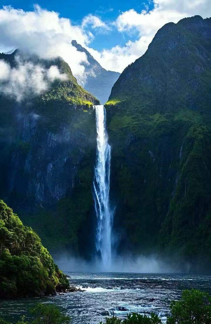 紐西蘭皇后鎮米爾福德峽灣+遊船+鏡湖【中文包車+12小時】