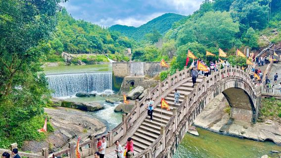 Putian 1-day Tour: Jiuli Lake + South Shaolin Temple Site + Xinghua Ancient City + Shouxi Park (English Service Available)