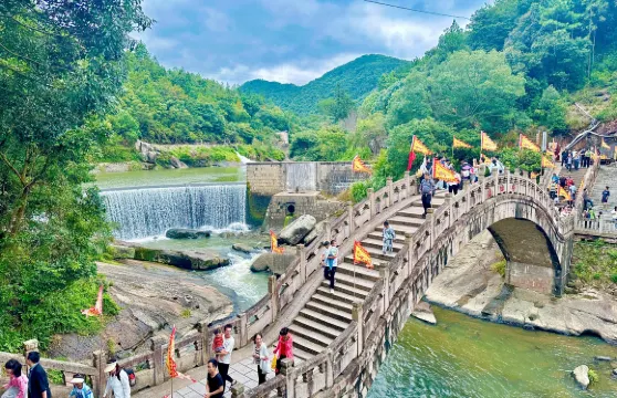 福建莆田九鯉湖+南少林寺+興化府+綬溪公園一日遊可中英文服務