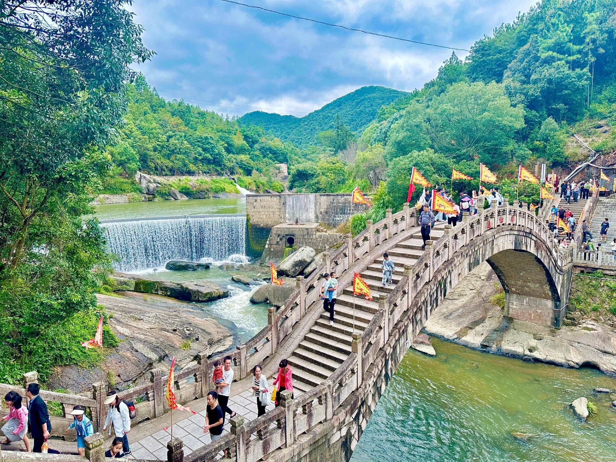 Putian 1-day Tour: Jiuli Lake + South Shaolin Temple Site + Xinghua Ancient City + Shouxi Park (Chinese and English Services Available)