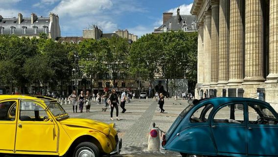Paris: Montmartre Private 2CV Tour