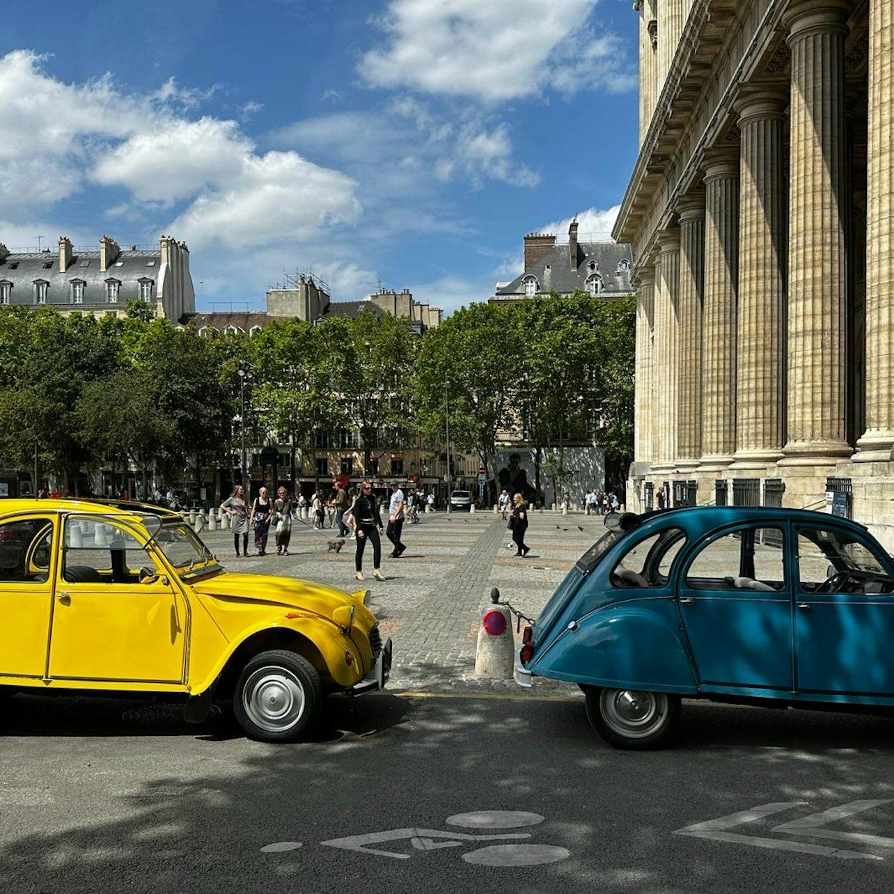 Paris: Montmartre Private 2CV Tour