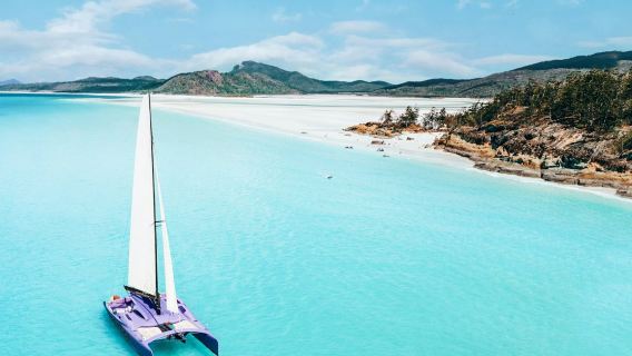 Whitsunday Islands: Catamaran Cruise from Airlie Beach + Snorkelling + Lunch