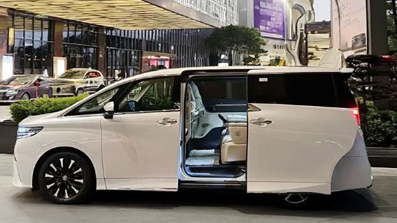 Hong Kong and Macau private charter to Guangzhou, Zhuhai, Zhongshan, and Shenzhen. Business vehicles cross-border direct access to any location in the Greater Bay Area, charged per vehicle. Highly recommended for family and group travel.