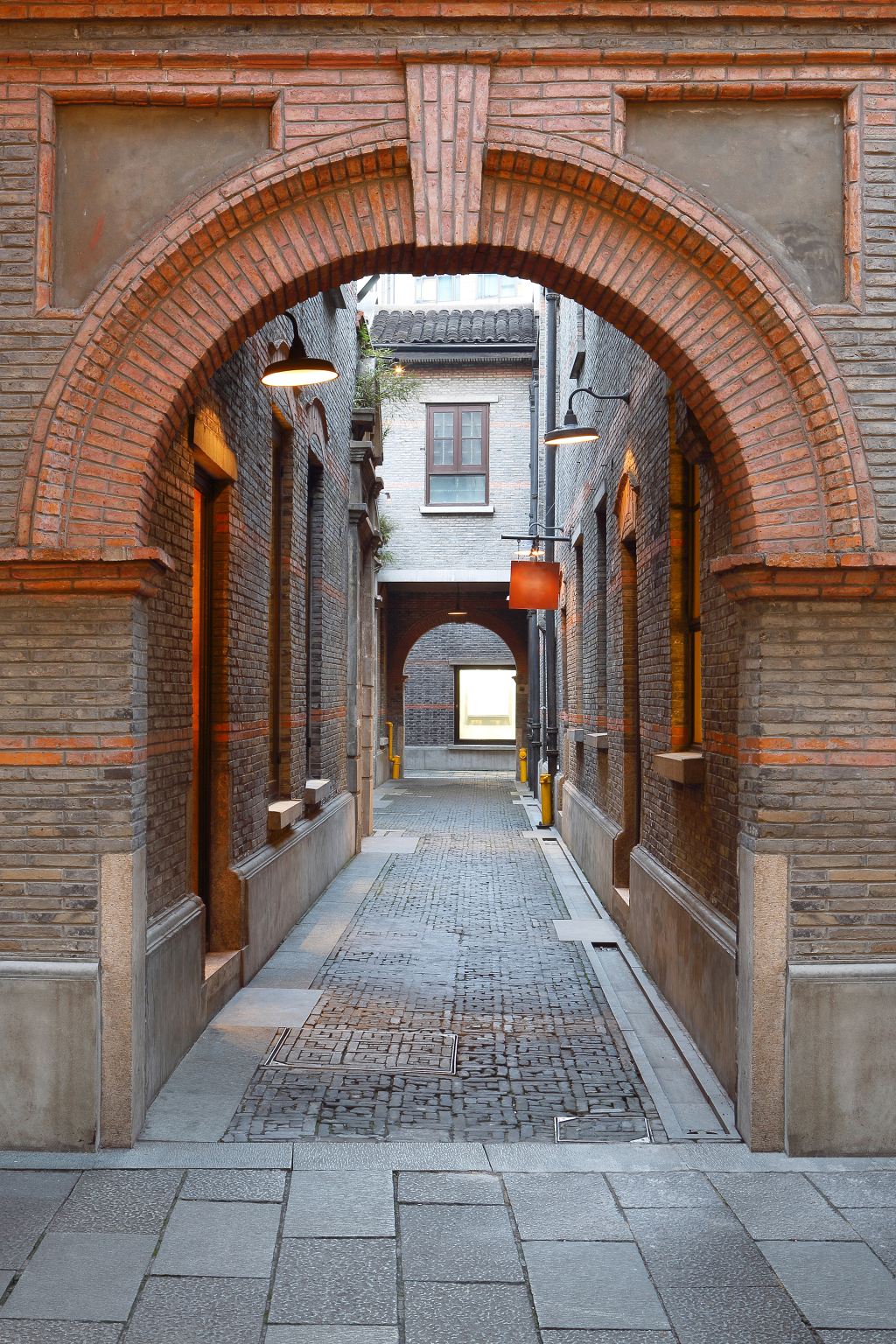 Shanghai Highlight half Day City Tour (Xintiandi+Jade Buddha Temple+M50 + Tea Ceremony)