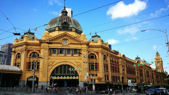 Melbourne Highlights Private Charter Day Tour with Chinese/English Service