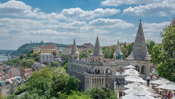Budapest day tour to Buda Castle, Fisherman's Bastion, National Museum and Széchenyi Chain Bridge