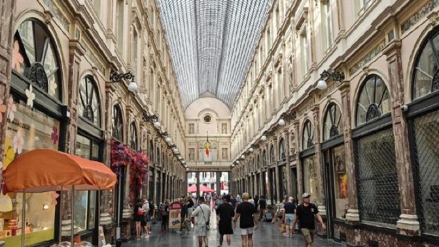 Lawatan sehari ke Dataran Brussels, Patung Manneken Pis, Gereja St. Gudula dan Atomium di Belgium