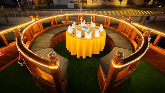 ดูไบ: งานเลี้ยงอาหารค่ำบนเรือสำราญ Marina Lounge