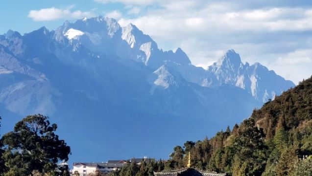 Depart from Lijiang to visit Baisha Ancient Town, Shuhe Ancient Town, and Black Dragon Pool with vehicle transportation service