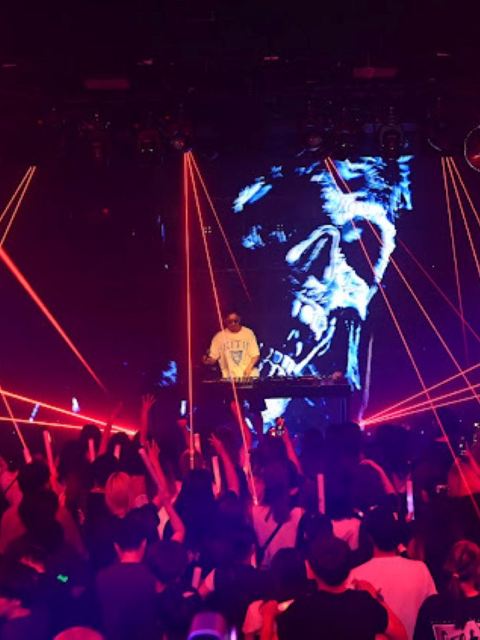 大阪梅田:PICCADILLY PREMIUM LIVE秀 & NIGHTCLUB入場券含飲品|卡拉OK・水煙【外國遊客專享】