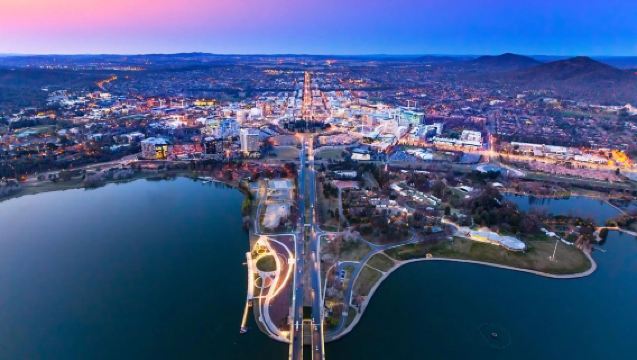 澳洲坎培拉：中-英翻譯｜旅遊陪同｜自由行地接｜展會翻譯｜商務翻譯｜陪同拜訪｜伴遊代步｜私人定制