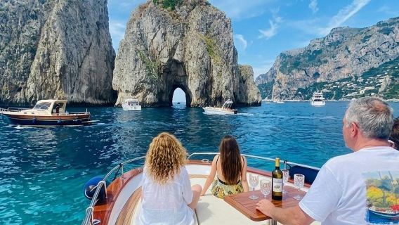 Capri: Bootstour ab Positano + Brunch + Getränke + Schnorcheln