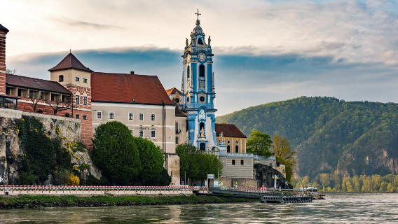 Chinese private charter tour - Vienna round-trip + Wachau cultural landscape + Melk abbey + Danube river