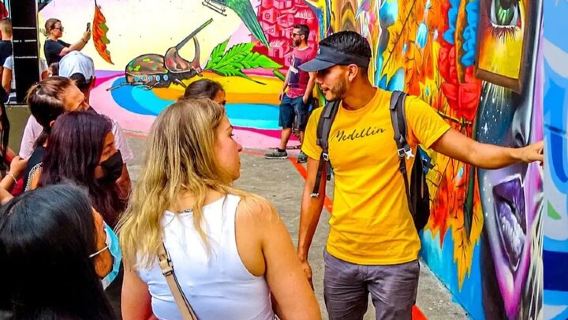 Medellin Exclusive : Tour Communa 13 & Centro & Food