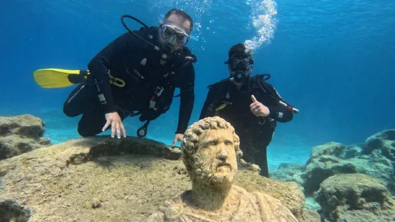 Schnuppertauchen an den Statuen der Green Bay