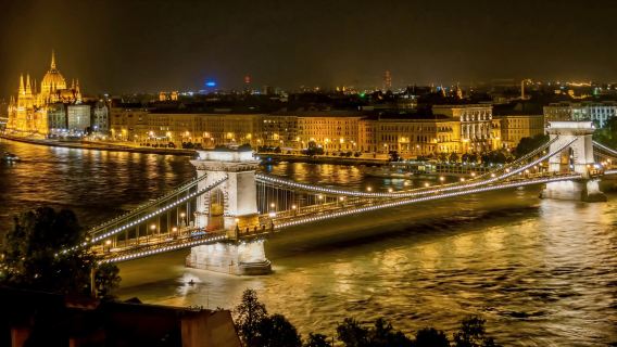 Hungary Budapest - pemandangan panorama kedua-dua tebing Sungai Danube - Fisherman's Bastion - Basilika - disesuaikan - Nikmat Eksklusif Tanpa Risau
