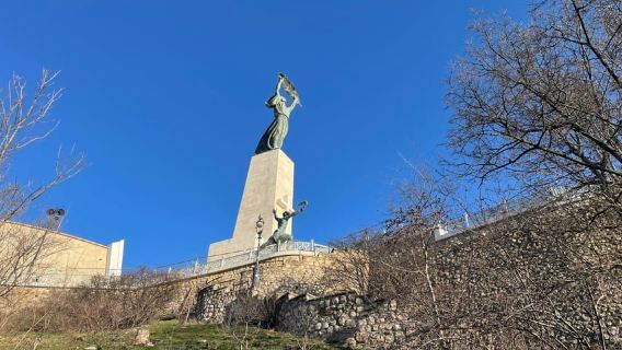 Budapest: Citadella and Castle District on E-Bike