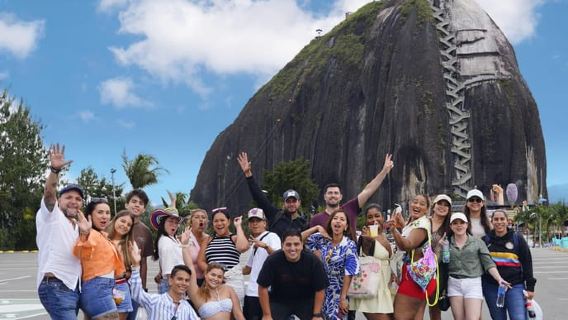 Guatapé & Piedra: Full Sightseeing Tour + Luxury Boat on the Lake