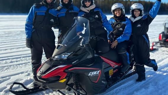 Rovaniemi: Arktik Safari'de Yeni 2025 Kar Motosikletleri Kullanın