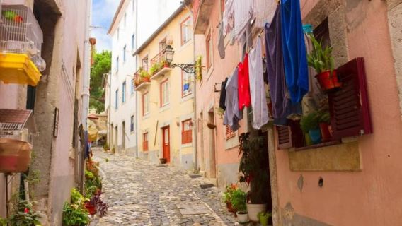 Lisbon: City Audio Guide with 24-Hour Transportation Pass