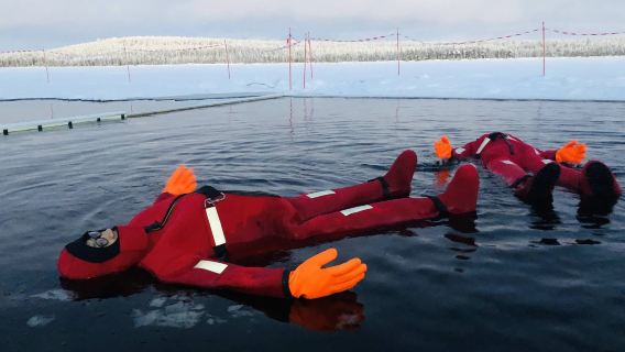Pengalaman sehari memancing ais dan terapung ais dengan kasut salji di Rovaniemi, Finland | Termasuk salmon panggang atau makanan vegetarian
