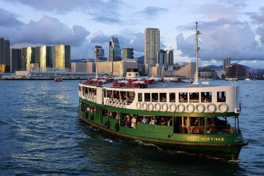 Central + Hong Kong Tram Ding Ding Car + Tsim Sha Tsui + Victoria Harbor + Star Ferry one-day tour